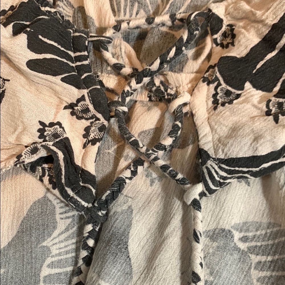 Free People Top Merpati Floral Print Off-the-Shoulder Ruffled Black & Beige XS - Picture 7 of 12